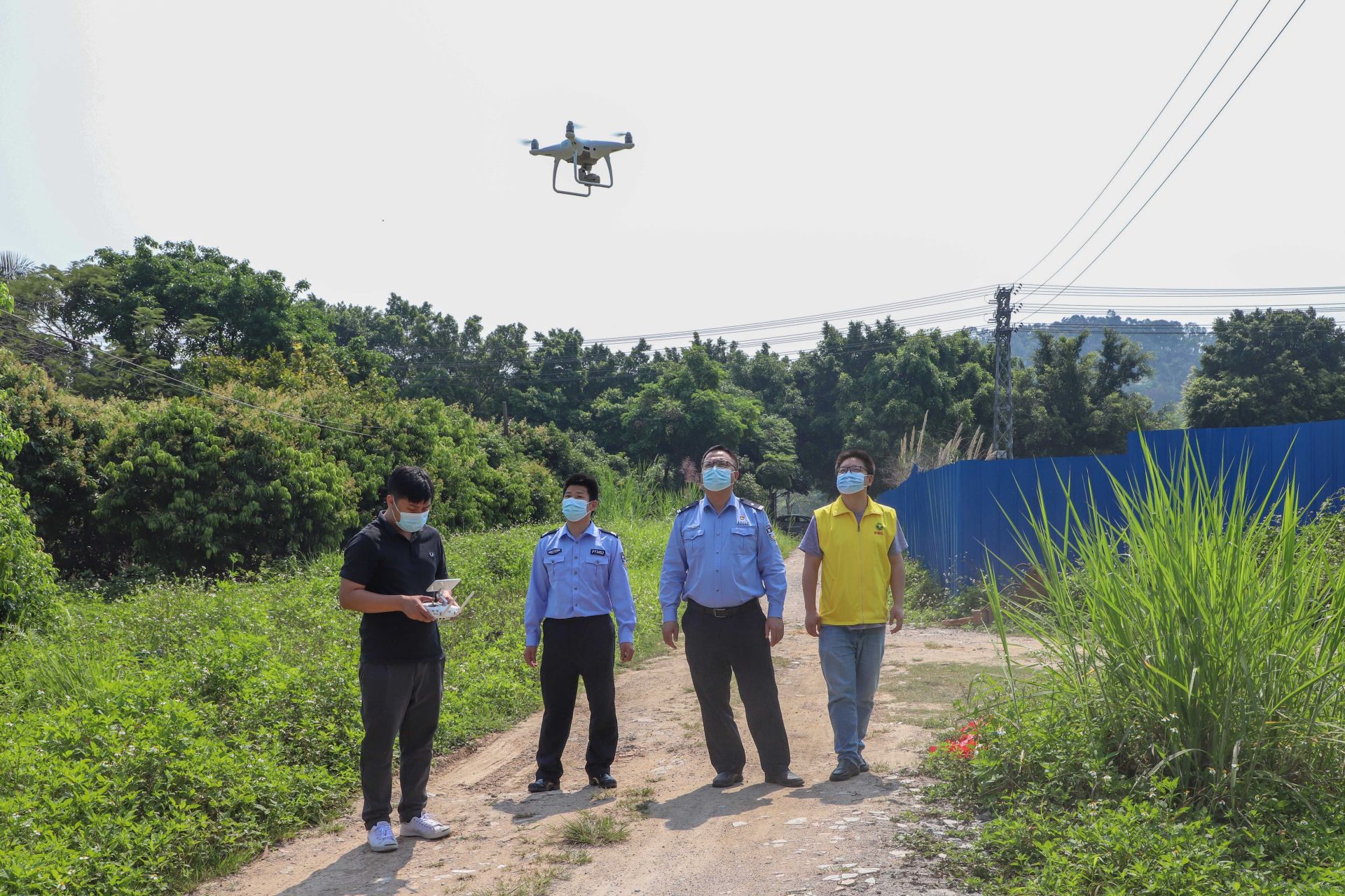 东莞借助无人机开展铲毒陆空巡查(图1)